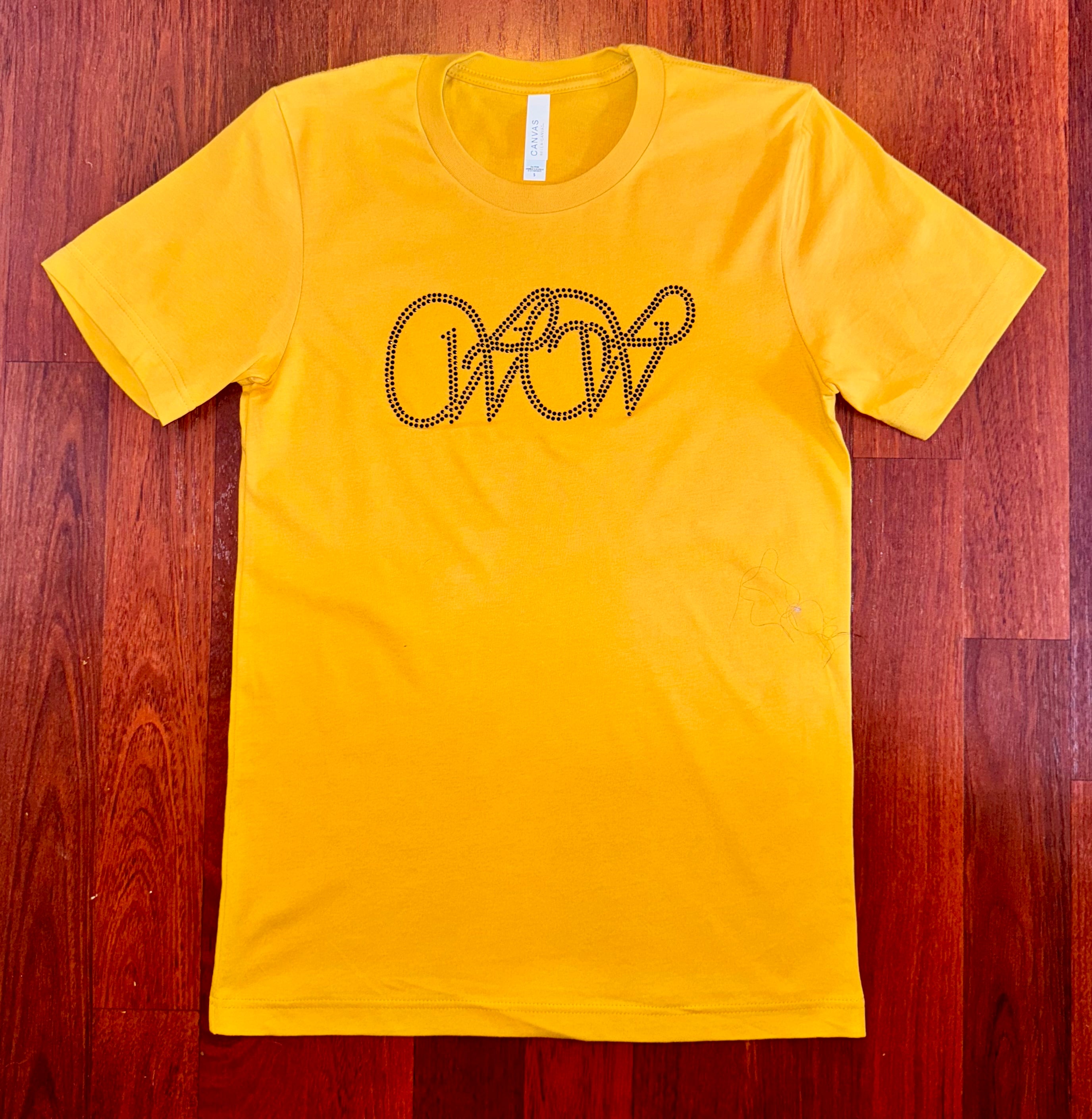 Mustard yellow short sleeve - Signature WOW logo - Black crystals